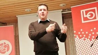 GYNNAR LO-FOLKET. Facklig politisk samverkan är inte till för att vara snälla mot S,utan för att det gynnar våra medlemmar, sa LO:s Tobias Baudin.