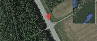 Lastbil stillastående på E4 - helt stopp i ett körfält