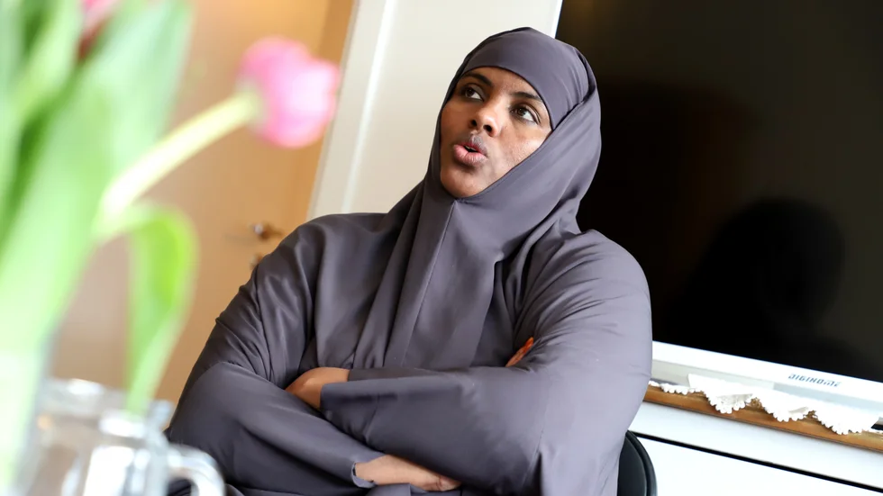 I ett dygn har Miljöpartiets språkrör Märta Stenevi följt sexbarnsmamman Saynab Muse i hennes vardag. Saynab är nöjd, men lite trött. "Det har varit många nya människor att möta, men det har gått bra", säger hon.
