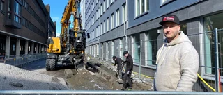 Fler omvägar för bilister i centrum – del av Kungsgatan stängs av när ny trottoar anläggs