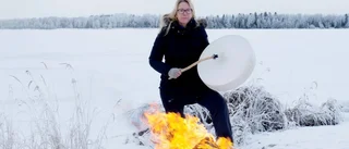 En kvinna och hennes trumma