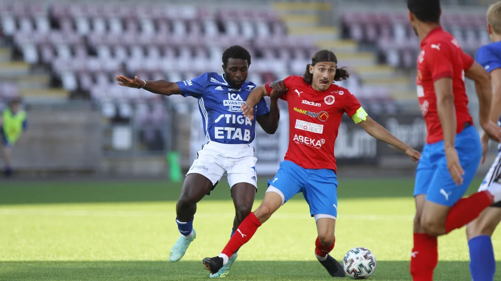 Enis Ahmetovic var ytterst bidragande till att Bissarna avgick från premiären med en 3-1-seger.