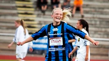 Jenny Jansson firar ett av sina fem mål.