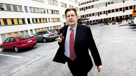 Lennart Persson, ny sjukhusdirektör på Akademiska sjukhuset,  presenteras. här framför ingång 70.