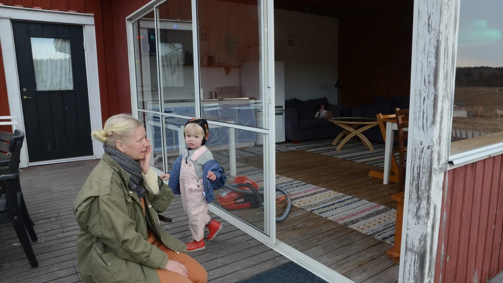 Karin, Lena-Maj och övriga familjen Tarassu har inrett ett uterum och ett litet gästboende till den ukrainska mamman med barn som väntas på tisdagen.