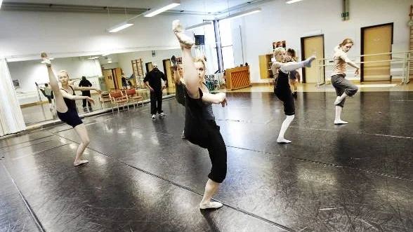 Dansgruppen Focus Dance repeterar inför föreställningen Intro-Dance.