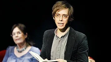 Victor Nyström läser dikter.
