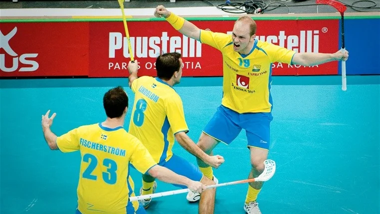 101210 Innebandy, VM, Semifinal, Sverige - Schweiz: Mattias Helgesson, Sverige jublar efter 2-1
© Bildbyr?n - 81812 -