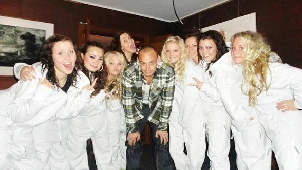 Uppsaladansarna från Edge dance studios laddar med rapparen Petter.