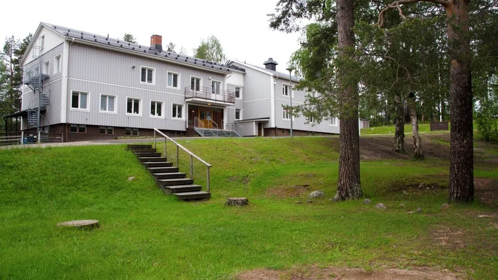 Här i anslutning till Sameskolan vill samebyar och sameföreningar att kommunen bygger ett samiskt äldreboende.