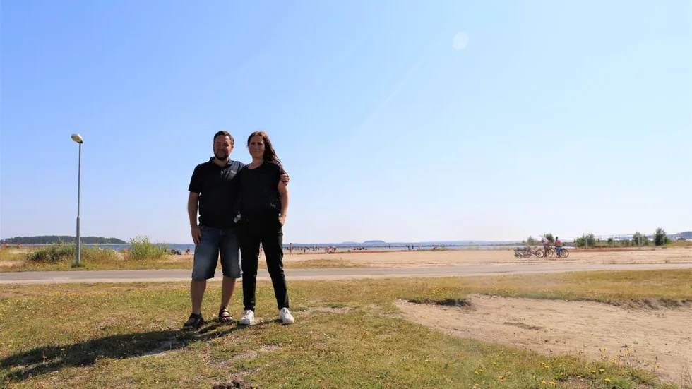 Tobias Lindfors och Ida Åhman står på området som Per Gessle en gång benämnde som "den vackraste spelplatsen".