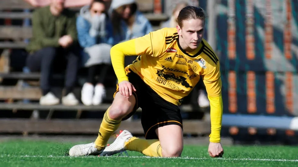 Jesper Jacobsson blev stor matchvinnare för Notviken i toppmötet mot Storfors.