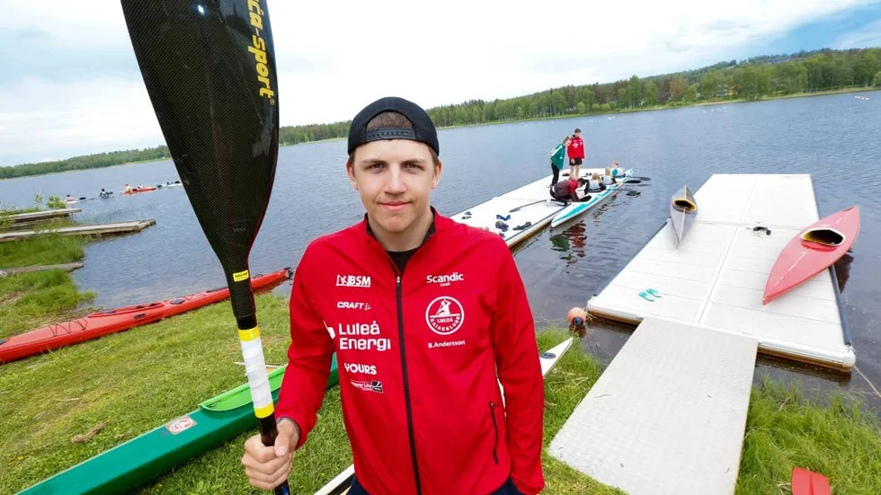 Normalt pluggar han på kanotgymnasieet och gör en elitsatsning i sin sport, men i sommar är Björn Andersson huvudledare för kanotskolan i Luleå.