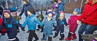 Dans runt granen i Grillby