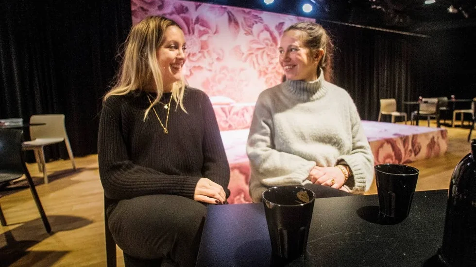 Nina Fransson, scenograf och Hedvig Claesson, regissör gillar att jobba med "Idlaflickorna".