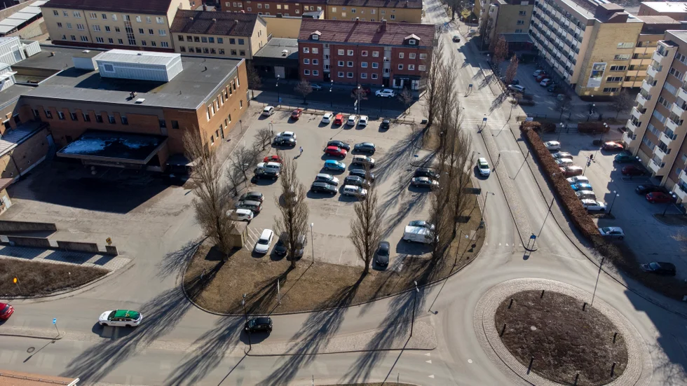 Nu har detaljplanen för ett 45 meter högt hus på Buntmakarens parkering antagits.