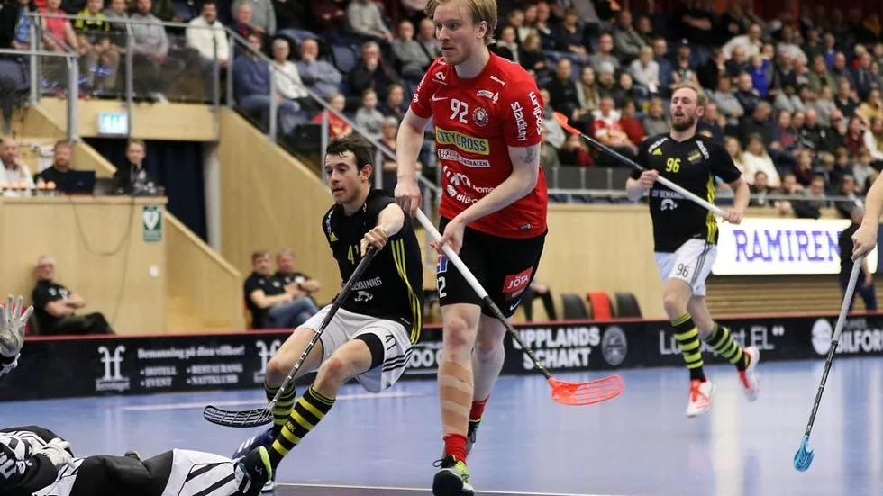 Dubbelt upp. Aelxander Rudd gjorde först mål på straff och sedan 11-3 på friläge.