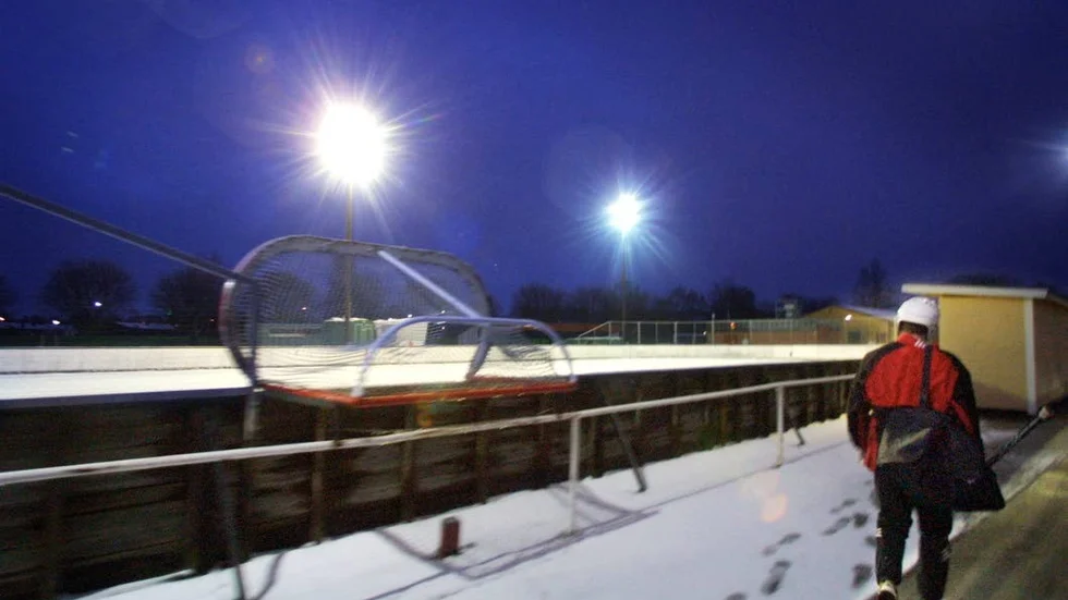 Hockeykris? Aldrig tidigare har bredden på den uppländska ishockeyn varit så dålig. Wings är på väg ner i division II. Dock är antalet licensierade spelare på en konstant nivå.