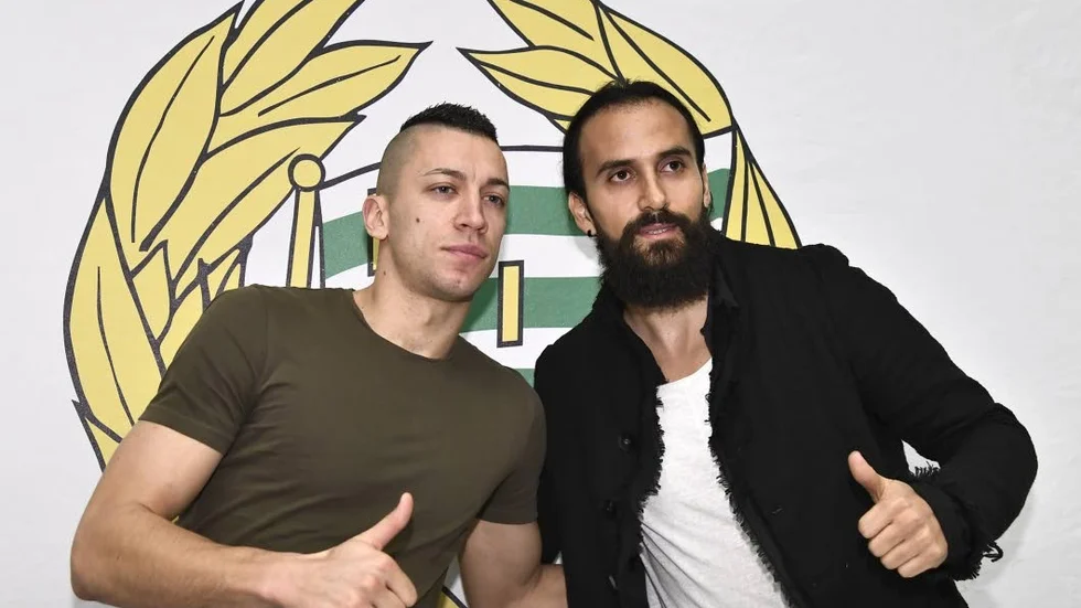 Den tidigare landslagsmittfältaren Erkan Zengin (t h) anfallaren Nikola Djurdjic missar Hammarbys premiär mot Sirius.