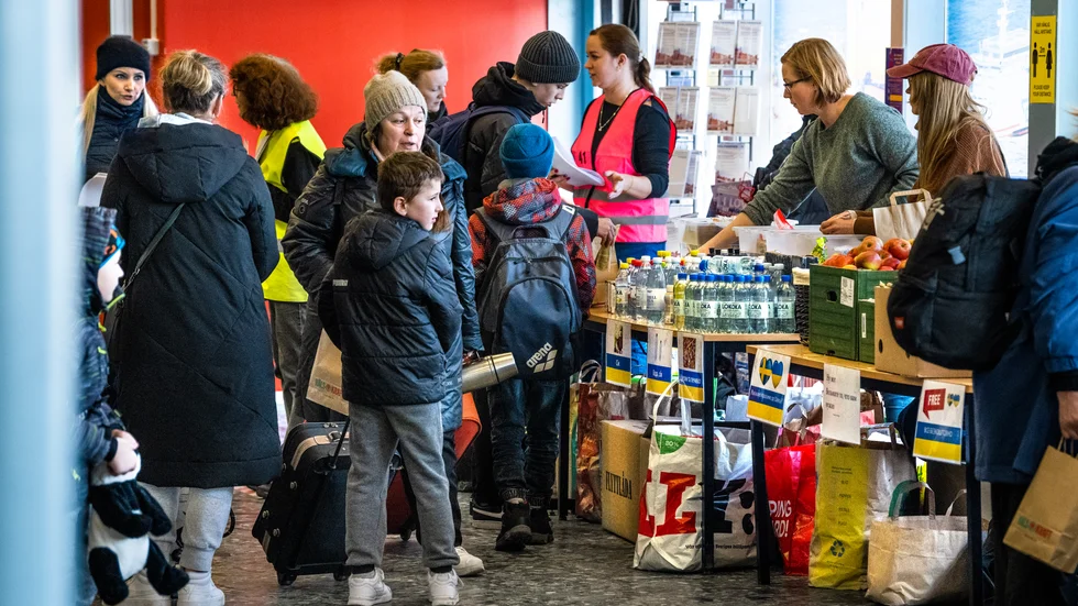 Flyktingar från Ukraina anländer här med polenfärjan till terminalen i Nynäshamn i mitten av mars.