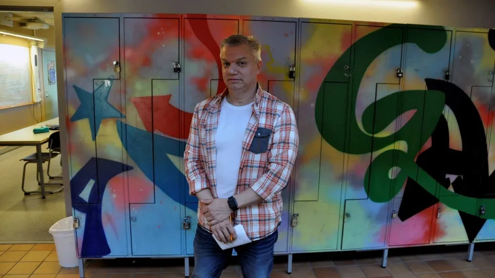 Anders Petersson är lärare i matte och no och lyfter fram flera konkreta saker skolan gjort, som att börja arbeta med stödmallar, en hjälp för elever att strukturera upp sina skoluppgifter. "Det ser vi hjälper många".