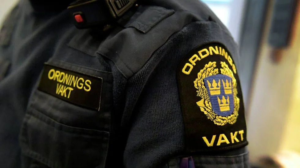 Krogkö. En ordningsvakt och en kvinna i en krogkö misshandlades på juldagen i Enköping.