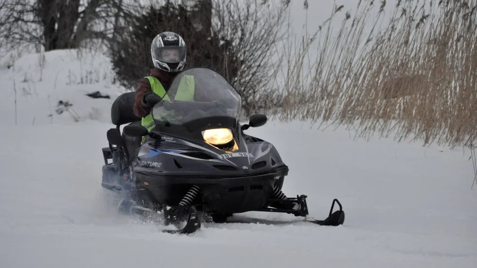 Godkänd. Andreas Hillbom från Söderön har nyligen fått sitt förarbevis för skoter och det passar bra eftersom han snart ska åka till fjällen för att köra.