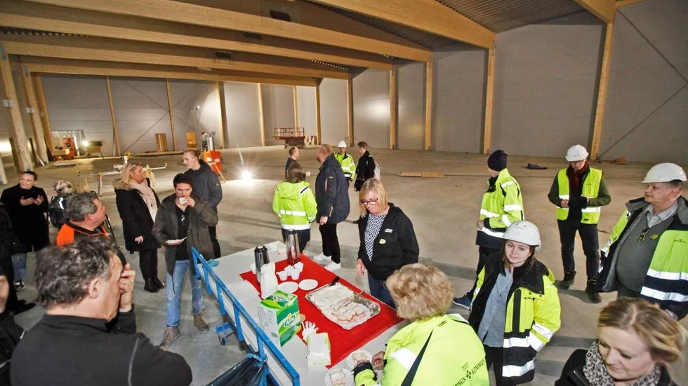Gott. Det bjöds på tårta och kaffe när det var taglagsfika i den nya sporthallen på Enavallen.
