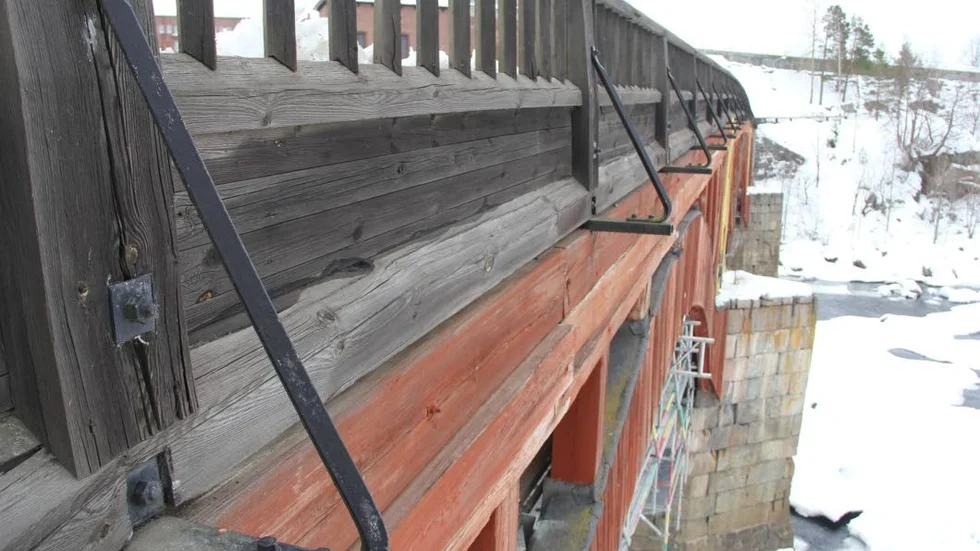 Gamla. De här stagen är några av få originaldetaljer från 1816. Mycket på bron har bytts ut under åren. Det som bytts ut har dock kopierats så långt det går mot originalet.