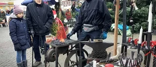 Julmys på torget vid Lions årliga marknad