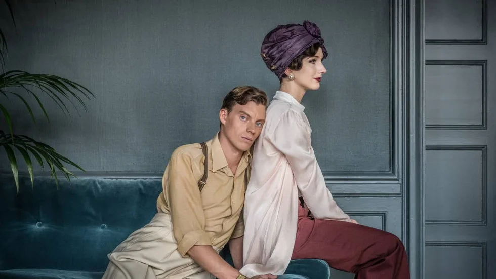 Rasmus Luthander  och Maia Hansson Berqqvist  i "Förlovningen på Dramaten.