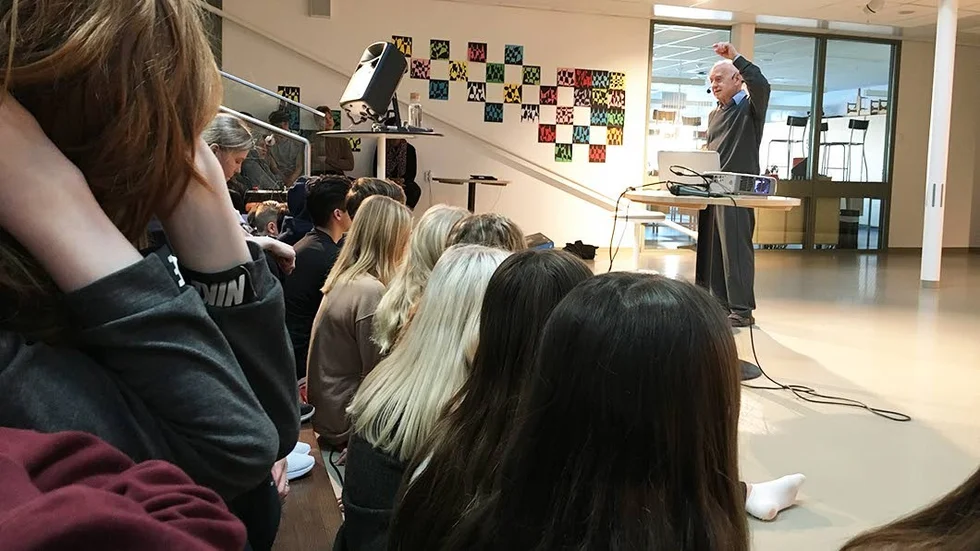 Piotr Zettinger berättade att 1,5 miljoner barn under 15 år dödades i Förintelsen, nästan lika många som lever i Sverige idag. "Det är svårt att ta in, som avståndet till solen."
