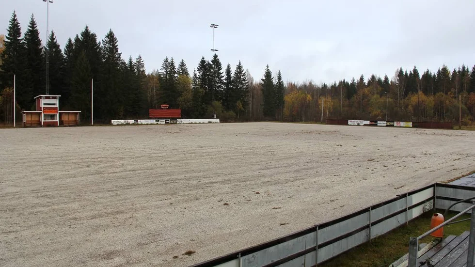 Det blir ingen konstis på Bruksvallen i Söderfors. Det har kommunpolitikerna i Tierps beslutat. Nu finns det en risk att bandyverksamheten i Söderfors läggs ned.