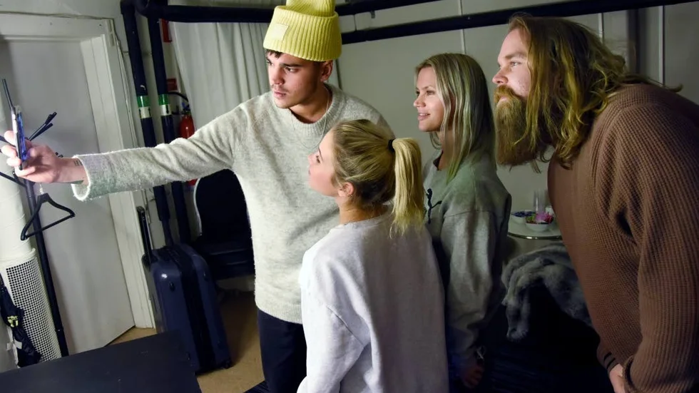 Oscar Zia, Lisa Ajax, Ace Wilder och Chris Kläfford är i Piteå för att göra shower fram till jul och räknar med att bli goda vänner under tiden. Även Markoolio är en del av artistuppsättningen, men hade inte anlänt till Piteå vid vårt besök.