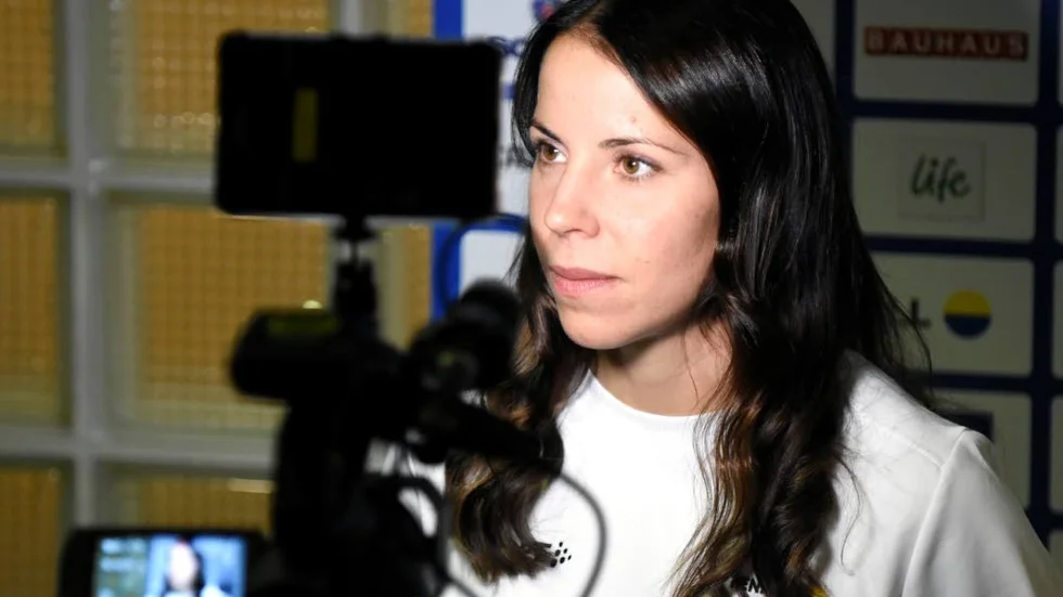 Charlotte Kalla är redo för ännu en världscupsäsong. Under fredagen genomförde en mängd intervjuer som tog mer än en timme att genomföra.