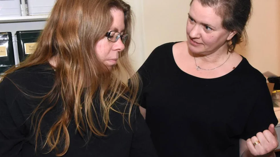 Efter hantverksmässan i Arcushallen var det tomt på hyllorna. Därför har Carina Johansson och Lotta Bäckström haft stängt fram till fredag i veckan för att fylla på.