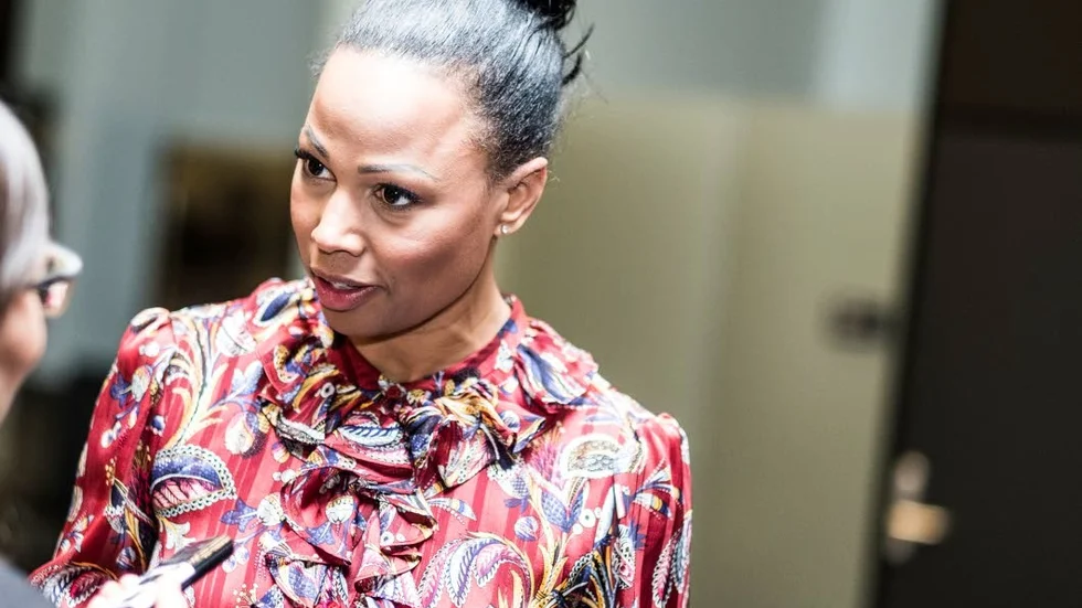 "Det förvånar mig. Det är sorgligt, väldigt tråkigt att det har kommit bort", säger Alice Bah Kuhnke, kultur- demokrati- och sameminister, om missen att inte någon sametingspolitiker blev inbjuden till invigningen av stadshuset.
