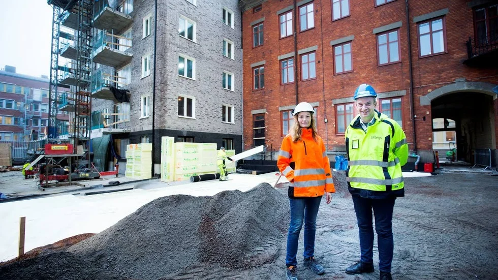 På innergården går det att se hur det två husen samspelar med varandra. Arkitekt är Niklas Granljung från A & D.