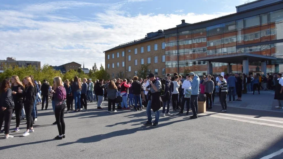 Elever från Restaurang- och livsmedelsprogrammet bjöd gymnasiebyn på lunch utomhus under torsdagen.