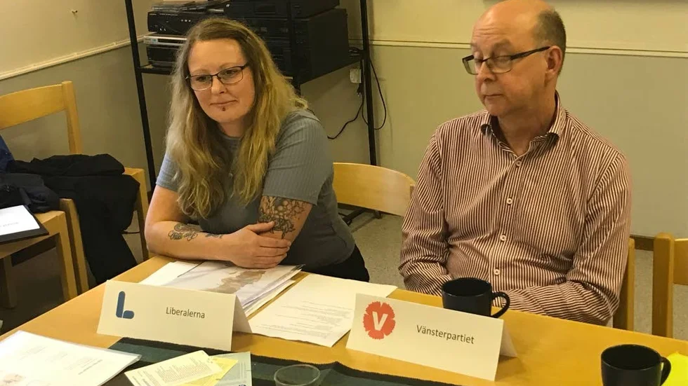 Ingela Svalberg, Liberalerna och Glenn Berggård, Vänsterpartiet var två av kommunpolitikerna som kom och svarade på frågor.