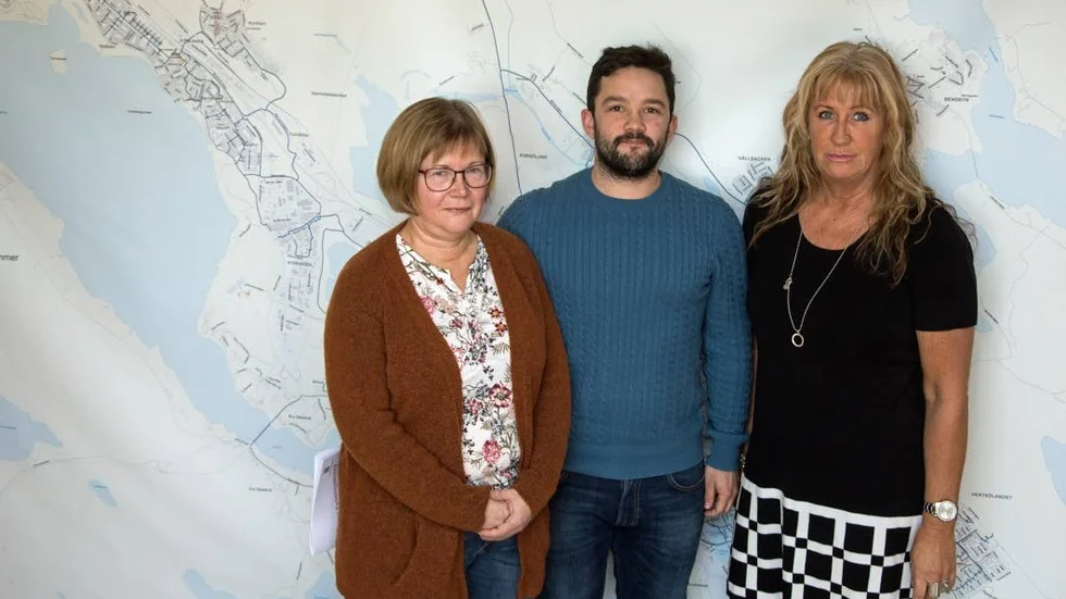 En arbetsgrupp bestående av fem personer, varav dessa tre syns på bilden har tagit fram ett förslag till parkeringsstrategi för gatumark. Här syns Ann Storvall, Per Westermark och Mia Pettersson.