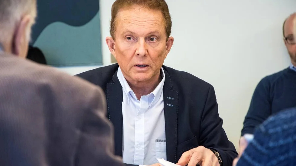 Kenneth Backgård (SJVP) tycker inte att kandidaternas höga ålder är ett problem.
