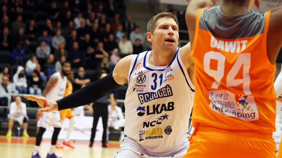 Bryce Douvier sänkte 31 poäng i första semifinalen. Det räckte inte för BC Luleå.