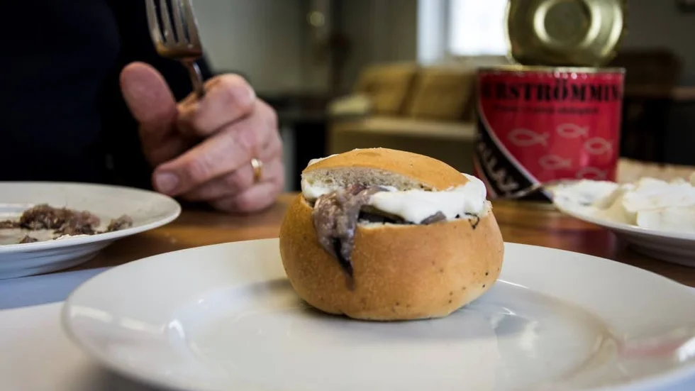 Till slut är den klar. Världens första surströmmingsssemla är skapad. En blandning av sött och salt i en härlig symfoni. Receptet hittar ni i artikeln.