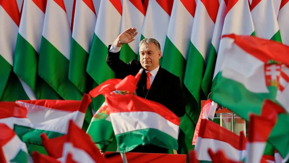 Viktor Orbán har gått från att vara liberal till en position långt ut på högerkanten där nationalism är en av hörnstenarna.