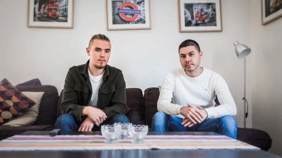 "Ska en invandrare lära sig svenska är det jätteviktigt att få komma in på arbetsmarknaden", säger Ali Jafari t h. På bilden tillsammans med kollegan Alexander Doverstål.