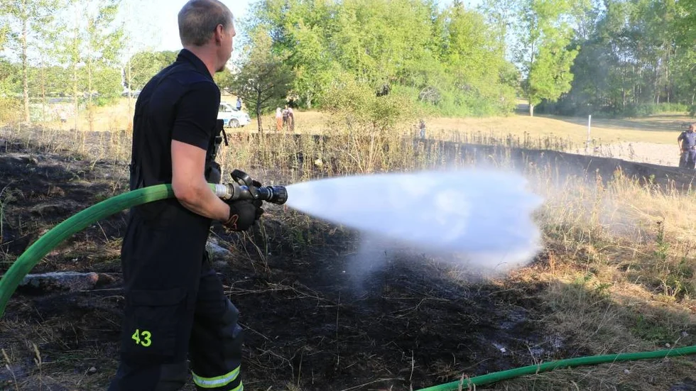 En brand bröt på tisdagen ut i Gränbyparken.