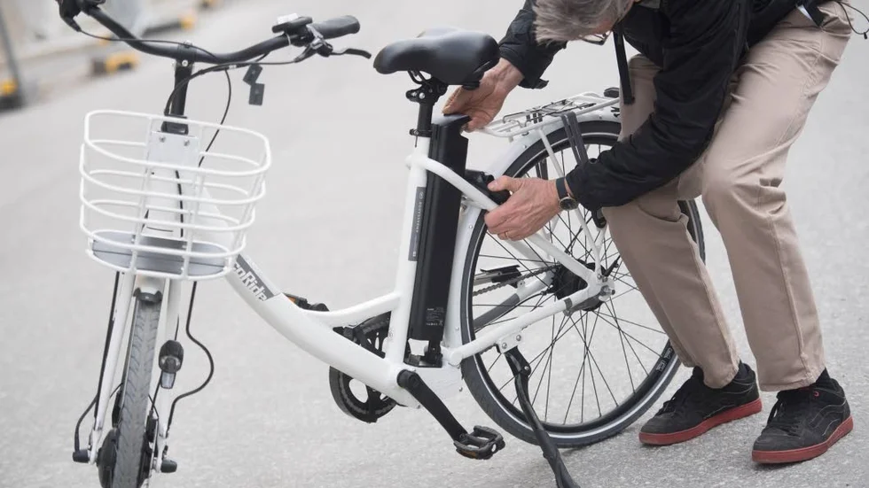Insändarskribenten Henrik Westman är kritisk till bidragen för elcyklar.