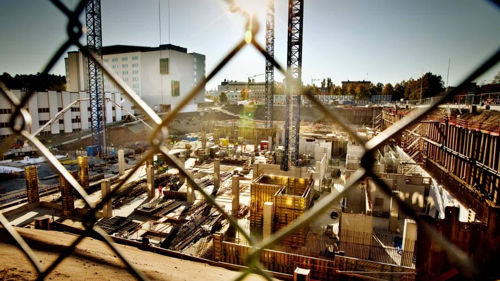 92 miljoner kronor i fördyring innebar Upplandsleran under nya J-huset vid Akademiska sjukhuset.