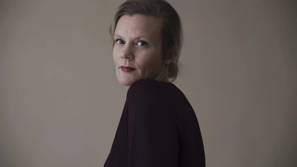 Gertrud Hellbrand är född 1974 och bosatt på Vikbolandet i Östergötland. Hon debuterade med "Vinthunden" (2004) och fick sitt stora genombrott med "Veterinären" (2014)